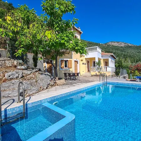 Victoria - 3 Bedroom With A Private Pool *