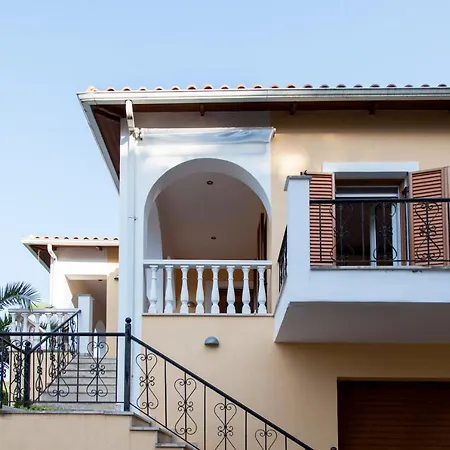 Victoria - 3 Bedroom With A Private Pool וילה *