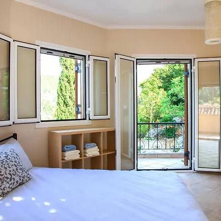 Victoria - 3 Bedroom With A Private Pool Willa *