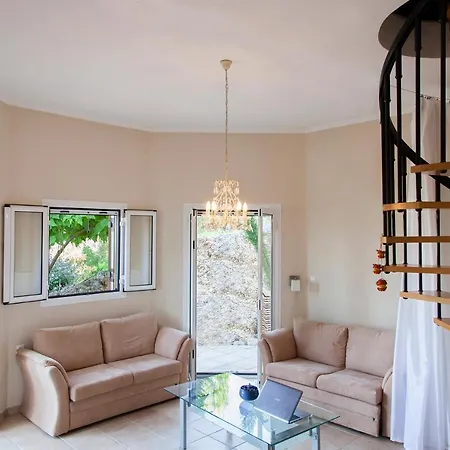Victoria - 3 Bedroom With A Private Pool וילה