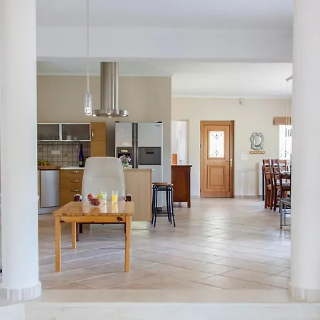 Victoria - 3 Bedroom With A Private Pool וילה