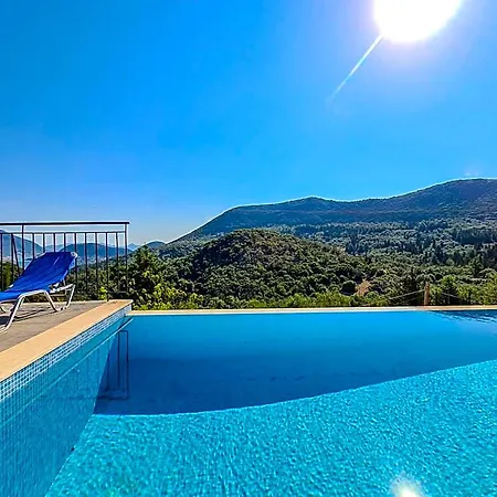 Victoria - 3 Bedroom With A Private Pool