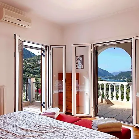 Victoria - 3 Bedroom With A Private Pool