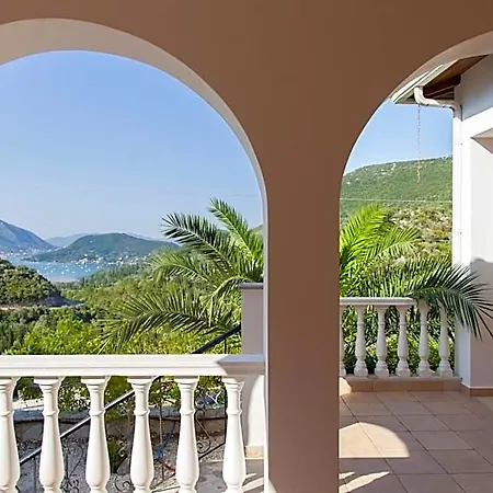 Victoria - 3 Bedroom With A Private Pool Vila